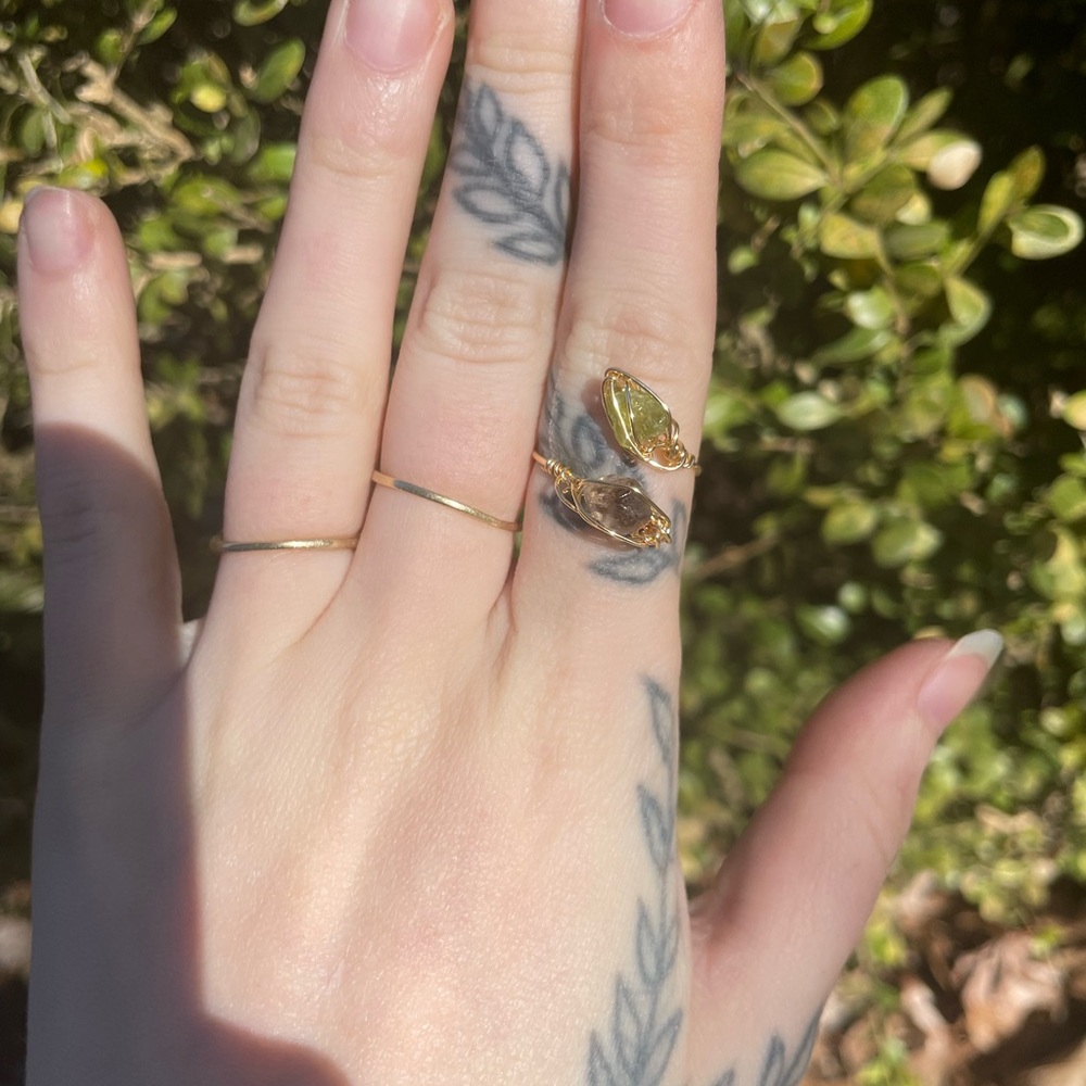 Pre order!! Peridot and black herk diamond Adjustable Ring - Picture 7 of 10